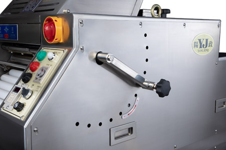 YJ-240 自動連続パン生地圧縮機 YJ-240 自動連続パン生地圧縮機